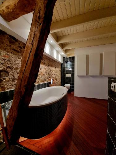 Kupaonica, Spacious luxury farmhouse in Grury Kupaonica, Spacious luxury farmhouse in Grury