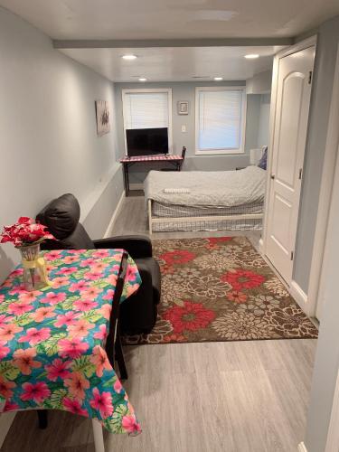 Beautiful master bedroom with private bathroom in Fells Point Beautiful master bedroom with private bathroom in Fells Point