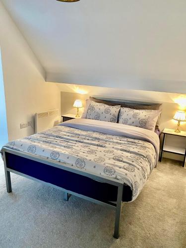 Two bedroom penthouse apartment near Stepping Hill Hospital Two bedroom penthouse apartment near Stepping Hill Hospital