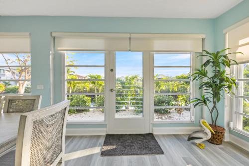 Lower Keys PARADISE 200 Ft of Dockage, Heated Pool, Quick Atlantic Access in Little Torch Key (FL) Lower Keys PARADISE 200 Ft of Dockage, Heated Pool, Quick Atlantic Access in Little Torch Key (FL)