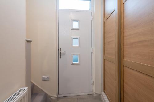 Sleeps 6 4 bedrooms 2 minute walk to the Square Hosted Happy Valley Cast in Hebden Bridge Sleeps 6 4 bedrooms 2 minute walk to the Square Hosted Happy Valley Cast in Hebden Bridge