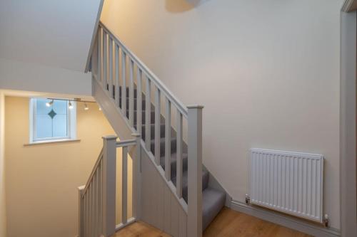 Sleeps 6 4 bedrooms 2 minute walk to the Square Hosted Happy Valley Cast in Hebden Bridge Sleeps 6 4 bedrooms 2 minute walk to the Square Hosted Happy Valley Cast in Hebden Bridge