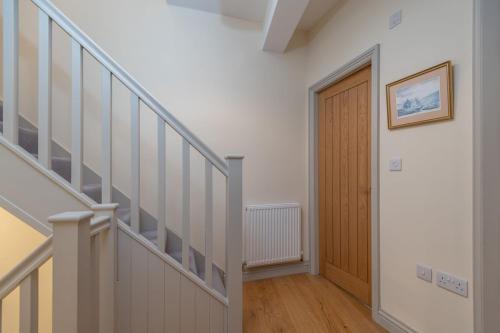 Sleeps 6 4 bedrooms 2 minute walk to the Square Hosted Happy Valley Cast in Hebden Bridge Sleeps 6 4 bedrooms 2 minute walk to the Square Hosted Happy Valley Cast in Hebden Bridge