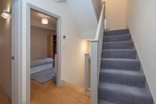 Sleeps 6 4 bedrooms 2 minute walk to the Square Hosted Happy Valley Cast in Hebden Bridge Sleeps 6 4 bedrooms 2 minute walk to the Square Hosted Happy Valley Cast in Hebden Bridge