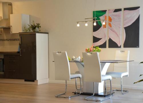 Konyha, AMF Ferienwohnungen historischer Soutyhof in Saarlouis Konyha, AMF Ferienwohnungen historischer Soutyhof in Saarlouis