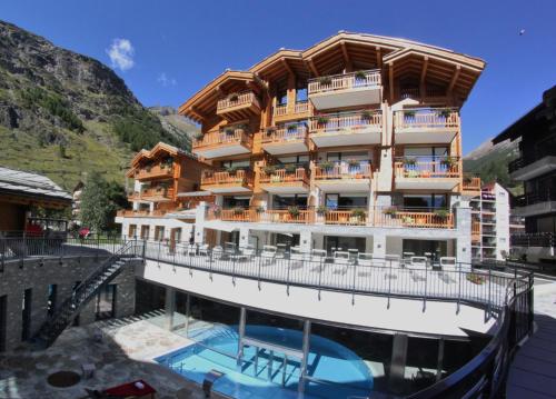 ทางเข้า, อัลเพนโฮเต็ล เฟลอร์ เดอ เซอร์แมท (Alpenhotel Fleurs de Zermatt) in เซอร์มัต ทางเข้า, อัลเพนโฮเต็ล เฟลอร์ เดอ เซอร์แมท (Alpenhotel Fleurs de Zermatt) in เซอร์มัต