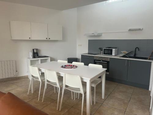 Le Relais de Saint Loup 1 a 66 personnes in Cannes Ecluse Le Relais de Saint Loup 1 a 66 personnes in Cannes Ecluse
