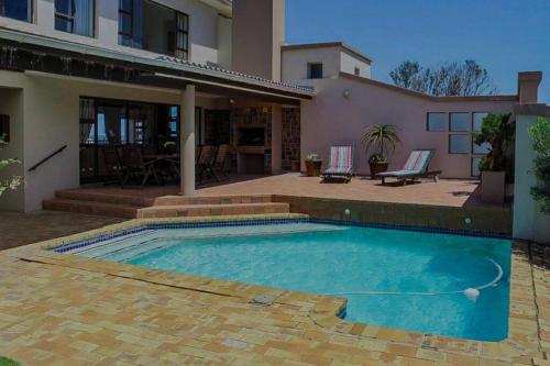 Double-Story Holiday Home with Pool & Seaview in פורט אלפרד Double-Story Holiday Home with Pool & Seaview in פורט אלפרד