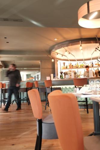 Restaurant, Mage hotels - HOTEL LA GRENETTE in Roanne Restaurant, Mage hotels - HOTEL LA GRENETTE in Roanne