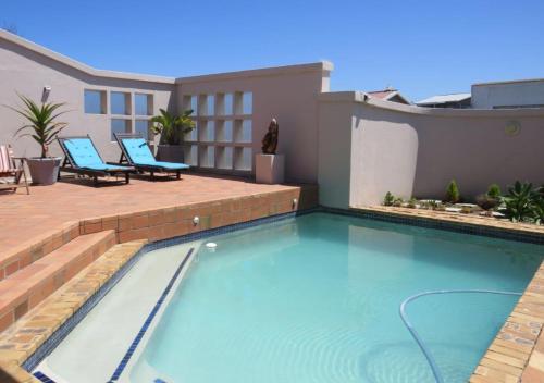 Zwembad, Double-Story Holiday Home with Pool & Seaview in Port Alfred Zwembad, Double-Story Holiday Home with Pool & Seaview in Port Alfred