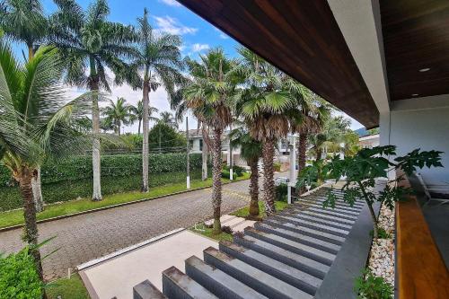 Balcony/terrace, Casa com piscina, varanda e lazer em condominio in Jardim Acapulco Balcony/terrace, Casa com piscina, varanda e lazer em condominio in Jardim Acapulco