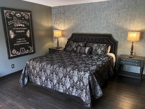 Phantom History House - Ouija Room in Town 'N' Country Phantom History House - Ouija Room in Town 'N' Country
