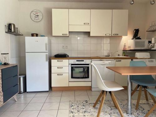 Appartement 41m² à Capbreton, jardin privatif, proche plages et centre, 4 pers - FR-1-239-872 (Appartement 41m² a Capbreton, jardin privatif, proche plages et centre, 4 pers - FR-1-239-872) in Rue des Biches Appartement 41m² à Capbreton, jardin privatif, proche plages et centre, 4 pers - FR-1-239-872 (Appartement 41m² a Capbreton, jardin privatif, proche plages et centre, 4 pers - FR-1-239-872) in Rue des Biches