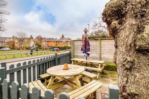 גינה, Innkeeper's Lodge Woking in ווקינג גינה, Innkeeper's Lodge Woking in ווקינג