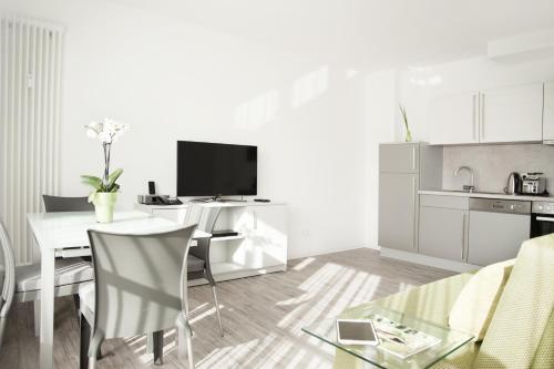 One-Bedroom Apartment image 5