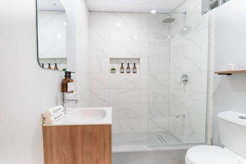 The Sanctuary: Studio near Airport with fire place in Тринсити The Sanctuary: Studio near Airport with fire place in Тринсити