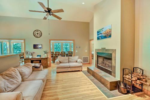 Lakefront Family Escape with Fire Pit and 2 Decks! in Jacksonville (AR) Lakefront Family Escape with Fire Pit and 2 Decks! in Jacksonville (AR)