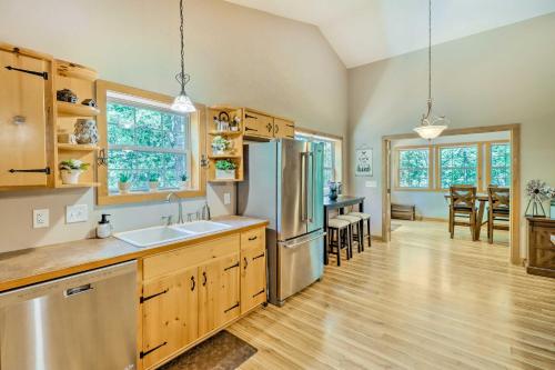 Lakefront Family Escape with Fire Pit and 2 Decks! in Jacksonville (AR) Lakefront Family Escape with Fire Pit and 2 Decks! in Jacksonville (AR)