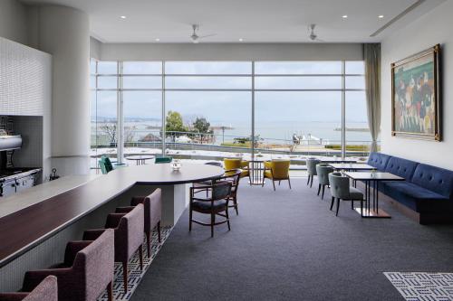 Bar/lounge, Biwako Hotel - Lakeside Hotspring Resort in Otsu Bar/lounge, Biwako Hotel - Lakeside Hotspring Resort in Otsu