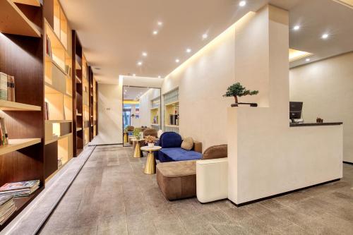 Lobby, Wing Hotel Guilin- Pedestrian Street in Guilin Lobby, Wing Hotel Guilin- Pedestrian Street in Guilin