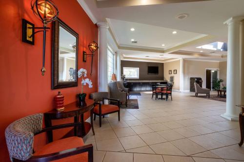 Előcsarnok, Travelodge by Wyndham Lakeland in Lakeland (FL) Előcsarnok, Travelodge by Wyndham Lakeland in Lakeland (FL)