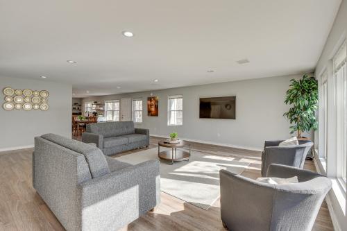 Modern Flower Mound Home Less Than 2 Mi to River Walk in Флауэр-Маунд Modern Flower Mound Home Less Than 2 Mi to River Walk in Флауэр-Маунд