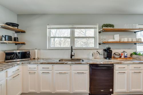 Modern Flower Mound Home Less Than 2 Mi to River Walk in Флауэр-Маунд Modern Flower Mound Home Less Than 2 Mi to River Walk in Флауэр-Маунд