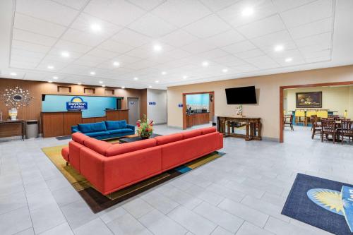 大堂, 聖安東尼奧東南戴斯套房酒店 - 近AT&T中心 (Days Inn & Suites by Wyndham San Antonio near AT&T Center) in 聖安東尼奧國際機場 大堂, 聖安東尼奧東南戴斯套房酒店 - 近AT&T中心 (Days Inn & Suites by Wyndham San Antonio near AT&T Center) in 聖安東尼奧國際機場