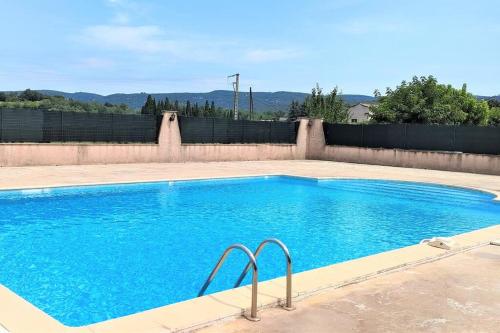 مسبح, Le petit Goudarguais in Goudargues مسبح, Le petit Goudarguais in Goudargues