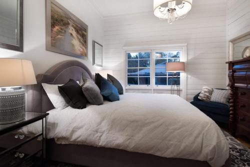 The Luxury 4 bedroom, 2 bathroom, with garden