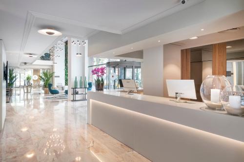 Hall, Salles Ciutat Del Prat Hotel in Barcellona Hall, Salles Ciutat Del Prat Hotel in Barcellona