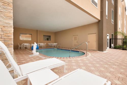 游泳池, Country Inn & Suites by Radisson, Katy - Houston West in 德克薩斯州孔蒂 (TX) 游泳池, Country Inn & Suites by Radisson, Katy - Houston West in 德克薩斯州孔蒂 (TX)