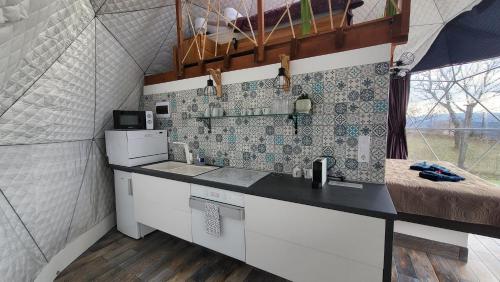 ห้องครัว, Mecsek Szíve Glamping (Mecsek Szive Glamping) in คอมโล ห้องครัว, Mecsek Szíve Glamping (Mecsek Szive Glamping) in คอมโล