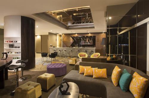 Bar/lounge, Aston Bellevue Radio Dalam in Pondok Indah Bar/lounge, Aston Bellevue Radio Dalam in Pondok Indah