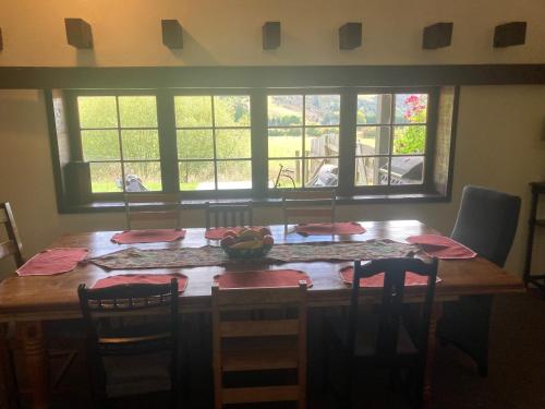 Arden Country House BnB - Entire house to yourself -peace in the country in Waitati Arden Country House BnB - Entire house to yourself -peace in the country in Waitati