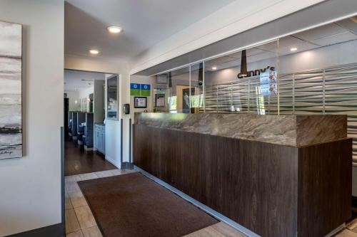 Lobby, Danny’s Hotel Suites, SureStay Collection by Best Western in Beresford (NB) Lobby, Danny’s Hotel Suites, SureStay Collection by Best Western in Beresford (NB)