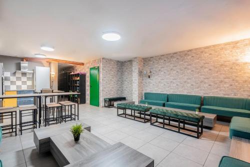 Zajednički dnevni boravak / prostorija s TV-om, Casa Barcelo Camp Nou Barcelona in Hospitalet de Llobregat Zajednički dnevni boravak / prostorija s TV-om, Casa Barcelo Camp Nou Barcelona in Hospitalet de Llobregat