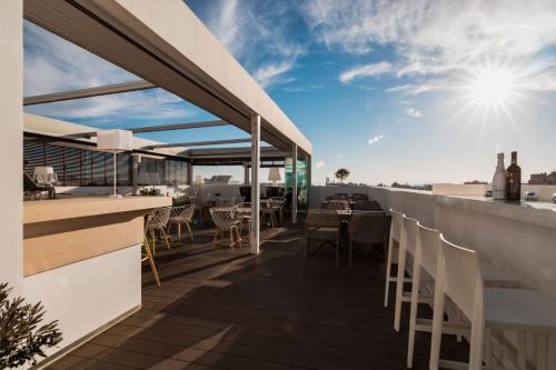 Balcony/terrace, Acropolis Select Hotel in Athens Balcony/terrace, Acropolis Select Hotel in Athens
