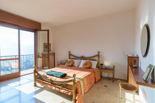 Lake View Villa with Private Parking