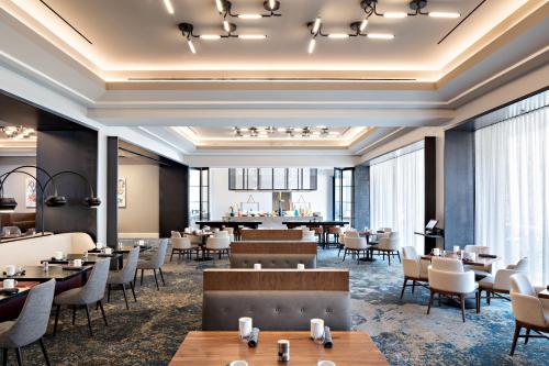 Restaurant, Sheraton Dallas Hotel near Morton H. Meyerson Symphony Center Restaurant, Sheraton Dallas Hotel near Morton H. Meyerson Symphony Center