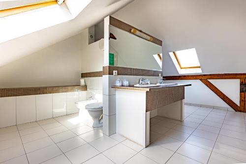 Badkamer, Hotel Central Park Sighisoara in Sighisoara Badkamer, Hotel Central Park Sighisoara in Sighisoara