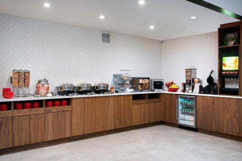 Food and beverages, TownePlace Suites New York Long Island City/Manhattan View in Long Island City Food and beverages, TownePlace Suites New York Long Island City/Manhattan View in Long Island City