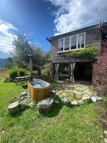 Alpacas Off Grid - Eco Cabin in Marahau Alpacas Off Grid - Eco Cabin in Marahau