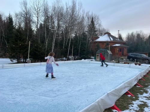 Удобства, OR Luxury yurt-like home in Bretton Woods with private beach firepit AC fishing and trails in Кэррол (Нью-Гэмпшир) Удобства, OR Luxury yurt-like home in Bretton Woods with private beach firepit AC fishing and trails in Кэррол (Нью-Гэмпшир)