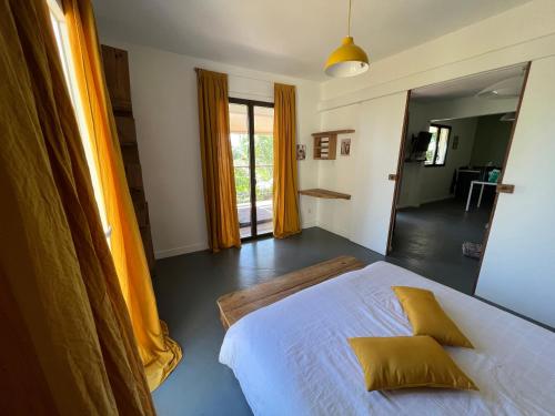 Appartement avec jacuzzi et vue sur le golf in Les Trois Ilets Appartement avec jacuzzi et vue sur le golf in Les Trois Ilets