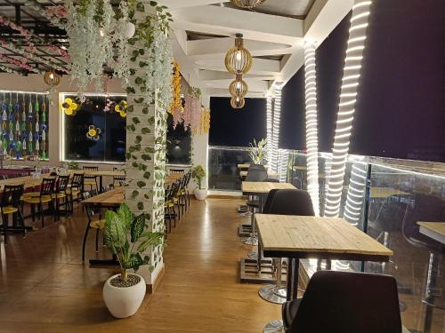 Banquet hall, Collection O Imperial Crown in Rewari Banquet hall, Collection O Imperial Crown in Rewari
