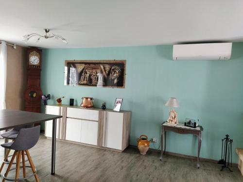 Instalaciones, Maison plain pied avec jardin, terrasse et veranda in Chateaubernard Instalaciones, Maison plain pied avec jardin, terrasse et veranda in Chateaubernard
