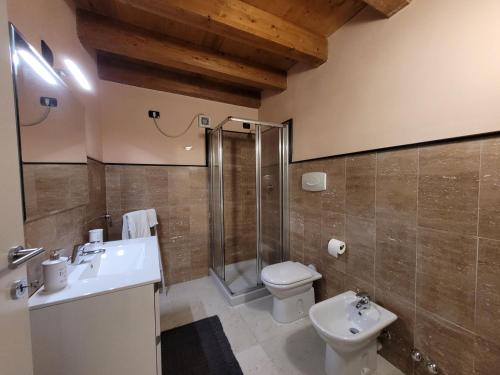 Bathroom, Borgo Antico Lake Endine in Endine Gaiano Bathroom, Borgo Antico Lake Endine in Endine Gaiano