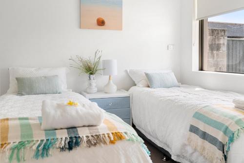 Sandy Beach Getaway Oceanfront House in Sandy Beach Sandy Beach Getaway Oceanfront House in Sandy Beach