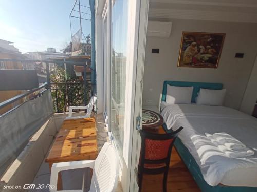 Balkon/teras, Buyukada Cinar Hotel in Buyukada Balkon/teras, Buyukada Cinar Hotel in Buyukada